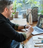 pexels-linkedin-sales-navigator-7245797